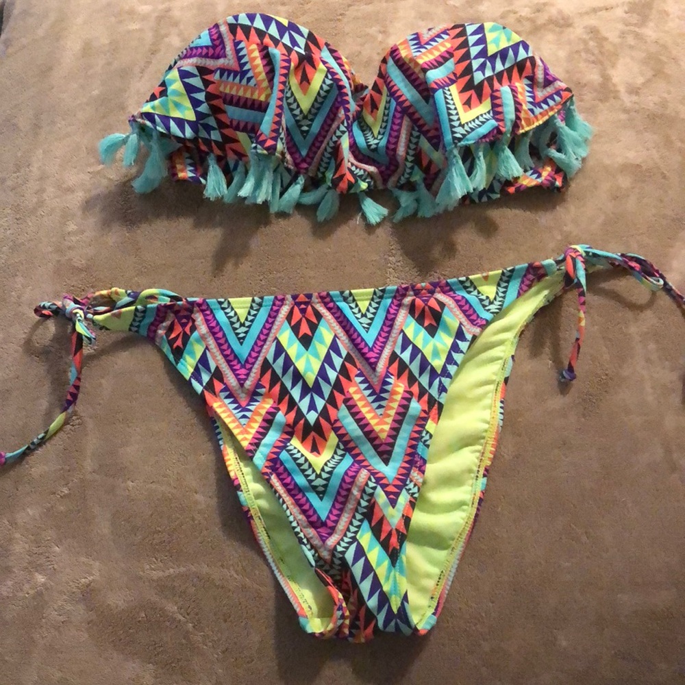 Xhilaration NWOT Bikini, Top Size Small, Bottoms Size Large